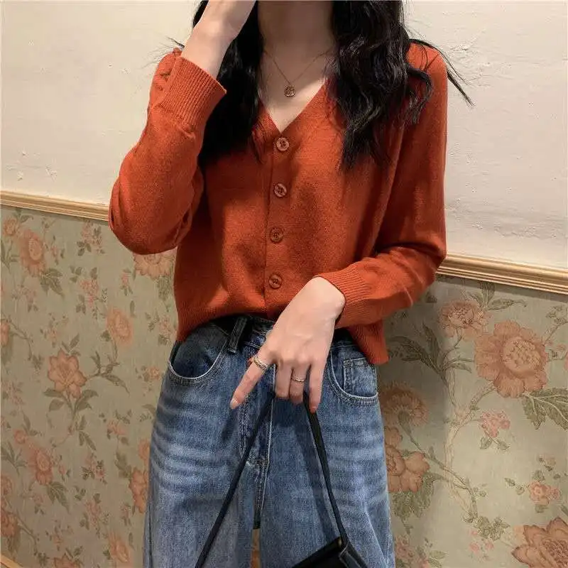Korean version of the V-neck cardigan with a short top, all-match solid color thin long-sleeved sweater women
Korean version of the V-neck cardigan with a short top, all-match solid color thin long-sleeved sweater women