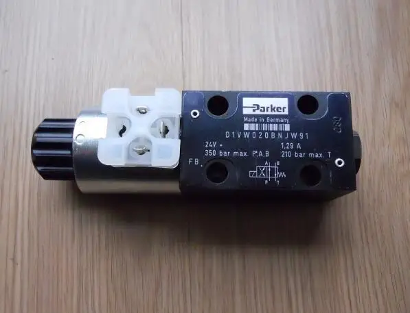 

Parker Hydraulic solenoid valve D1VW020BNJW91 24VDC 350bar 1.29A max.P.A.B 210bar max.T D 1 V W 0 2 0 B N J W 9 1 Made by Parker