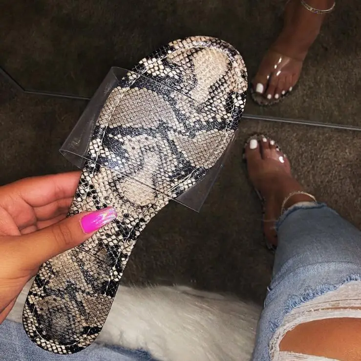Flat bottom serpentine flip flop women 2019 new fashion wild outdoor bright color candy color transparent PVC slippers
Flat bottom serpentine flip flop women 2019 new fashion wild outdoor bright color candy color transparent PVC slippers
