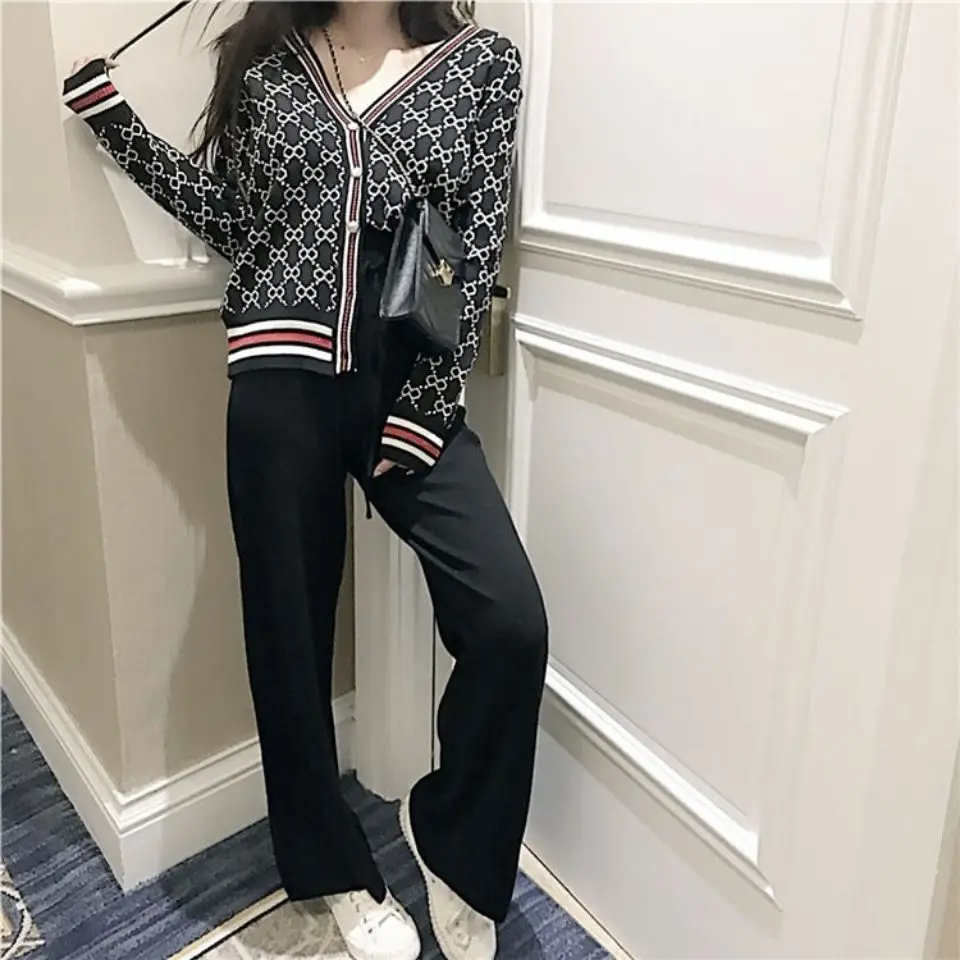 Spring and Autumn New Korean style loose v-neck sweater long-sleeved Cardigan jacket with sweater dress
Spring and Autumn New Korean style loose v-neck sweater long-sleeved Cardigan jacket with sweater dress
