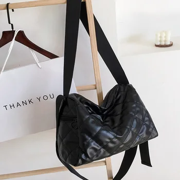 2021 New Simple Pu Leather Handbags Famous Brands Women Shoulder Bags Big Totes Vintage Ladies Wide Shoulder Belt Crossbody Bags 
2021 New Simple Pu Leather Handbags Famous Brands Women Shoulder Bags Big Totes Vintage Ladies Wide Shoulder Belt Crossbody Bags