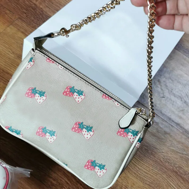 A+0ach Fashion Strawberry Print Single Chain Shoulder Bag For Women Purses And Handbags sac femme 
A+0ach Fashion Strawberry Print Single Chain Shoulder Bag For Women Purses And Handbags sac femme