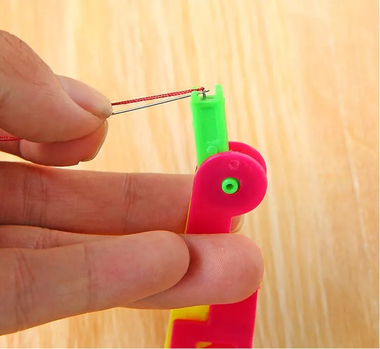 1Pcs Easy Sewing Needle Device Elderly Convenient Use Automatic Threader Thread Guide Tool For Older Random Color
1Pcs Easy Sewing Needle Device Elderly Convenient Use Automatic Threader Thread Guide Tool For Older Random Color