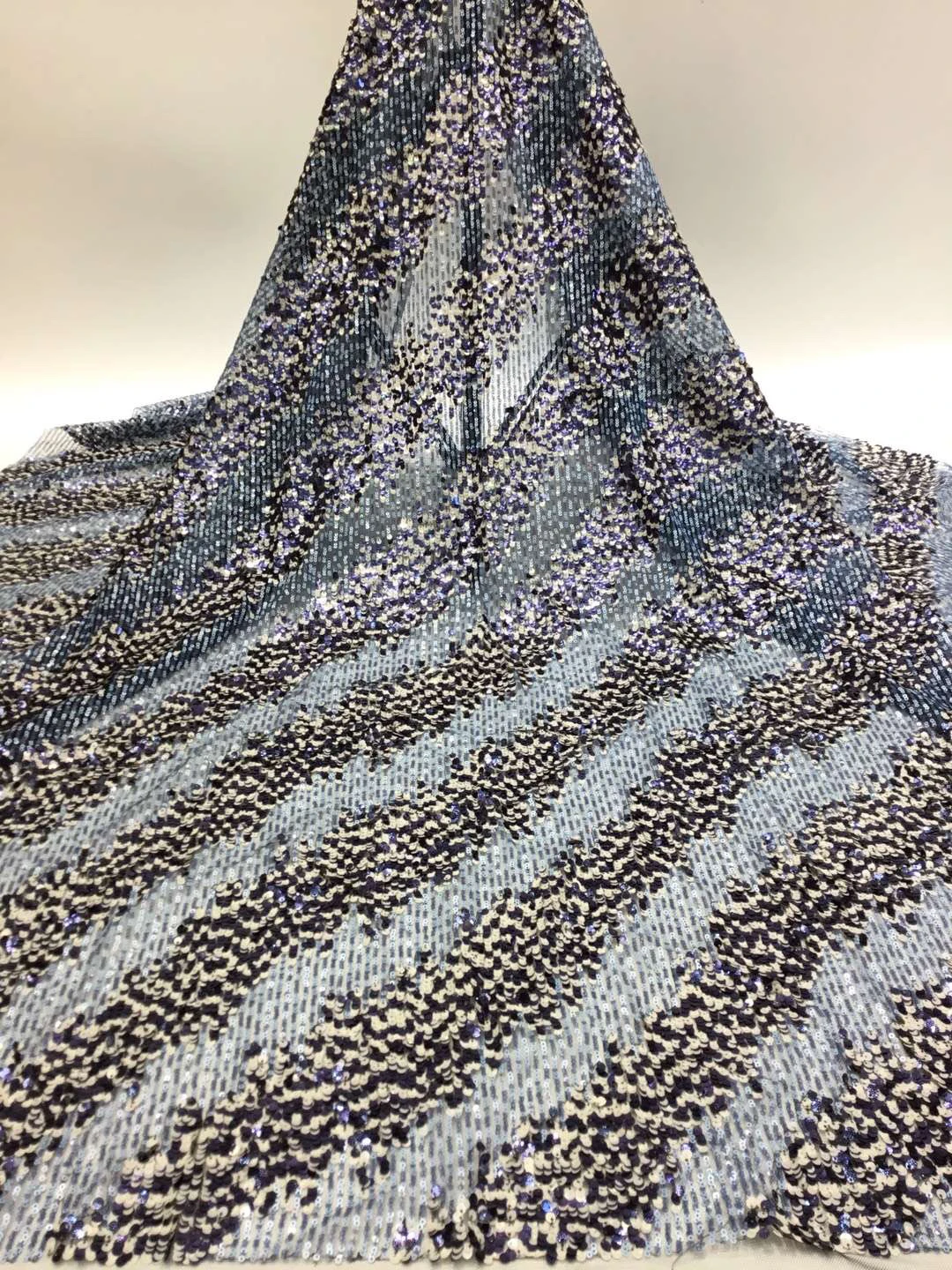 African lace fabric with sequins 2020 high quality lace French lace fabric, suitable for Nigerian wedding dress FJ36021
African lace fabric with sequins 2020 high quality lace French lace fabric, suitable for Nigerian wedding dress FJ36021