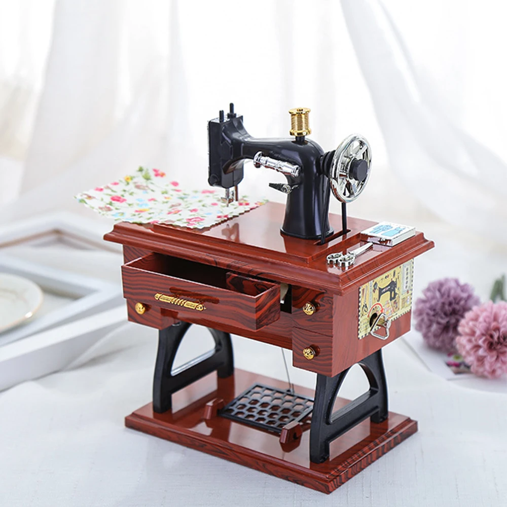 Sewing Machine Music Box Mini Vintage Retro Sewing Clockwork Music Box Gift Table Home Decoration
Sewing Machine Music Box Mini Vintage Retro Sewing Clockwork Music Box Gift Table Home Decoration