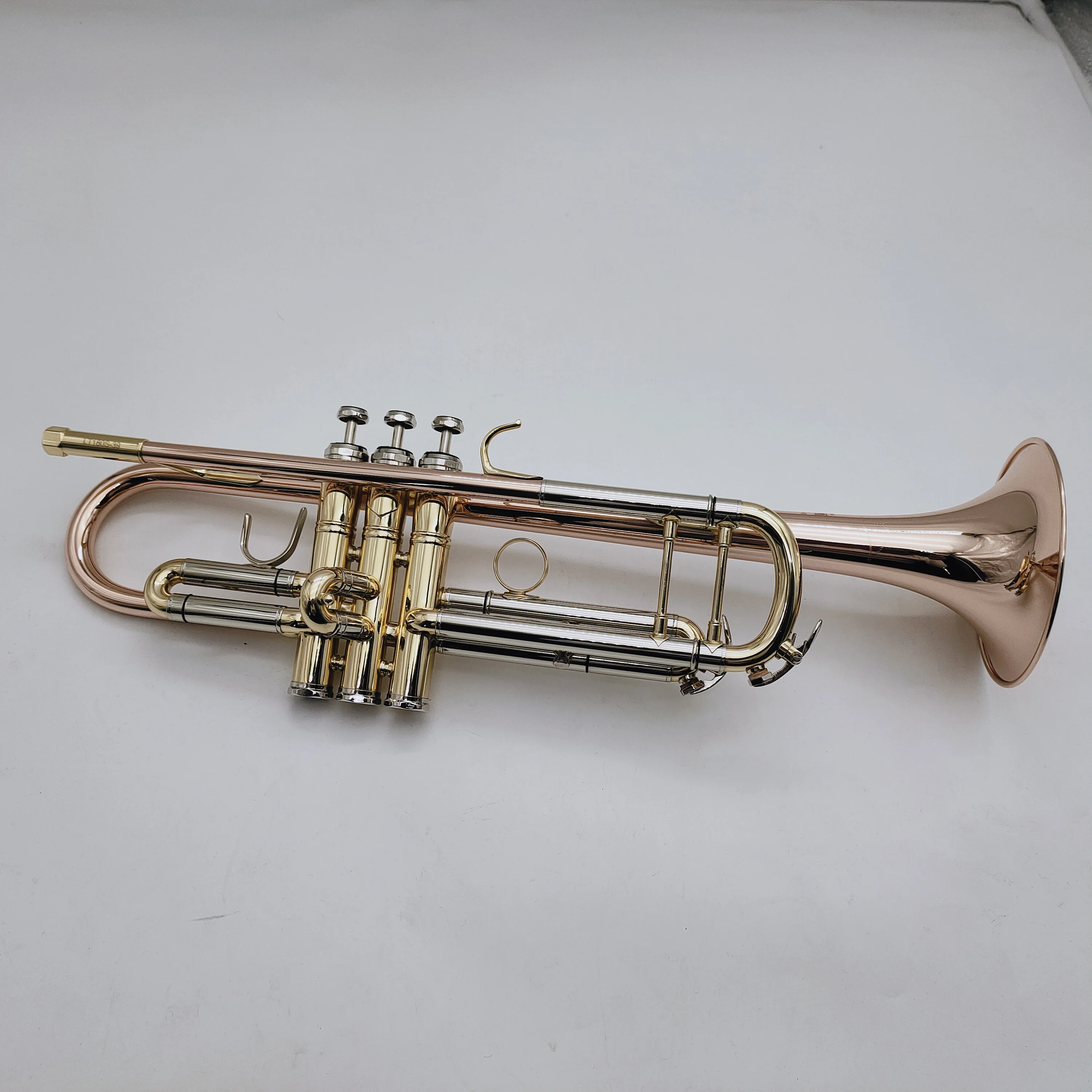 Hot Selling Brand Bach LT180S-39 Trumpet Bb Brass Musical instrument Professional with Case Accessories Free Shipping
Hot Selling Brand Bach LT180S-39 Trumpet Bb Brass Musical instrument Professional with Case Accessories Free Shipping