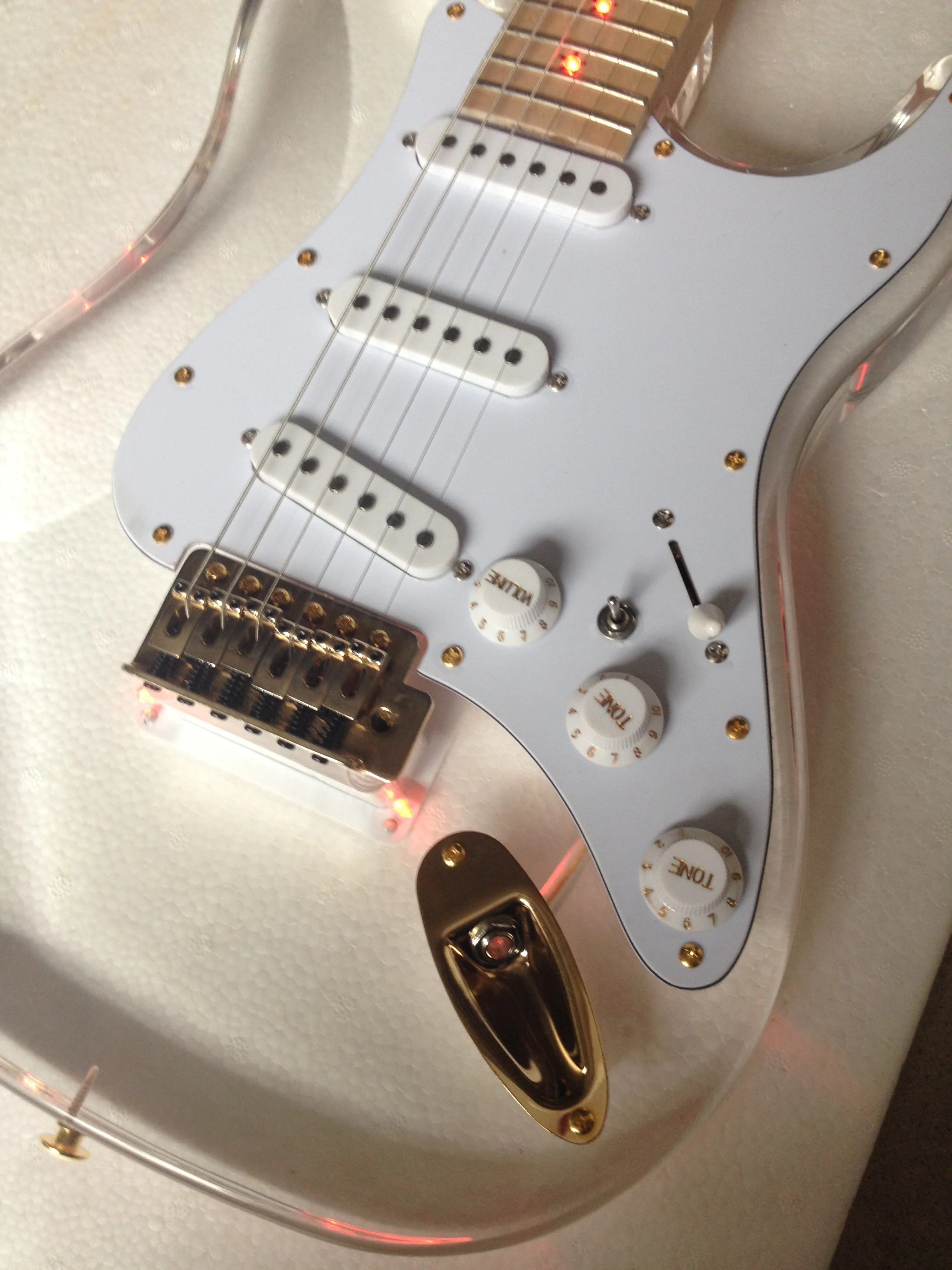 Electric Guitar/Maple Neck Five-Star High-end Electric Guitar with Red Light/Customizable Chinese Electric Guitar
Electric Guitar/Maple Neck Five-Star High-end Electric Guitar with Red Light/Customizable Chinese Electric Guitar