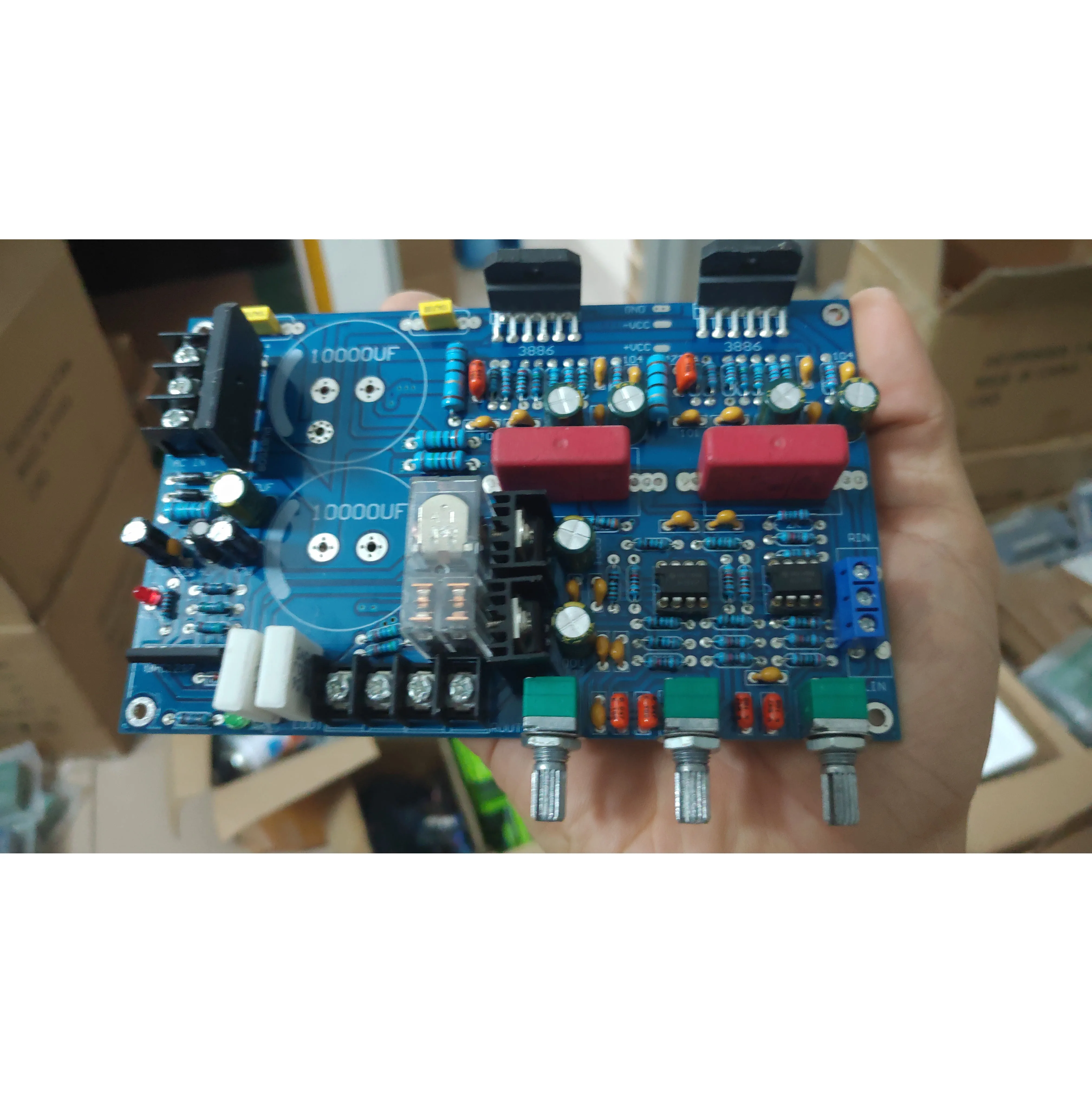 Обновленная версия линии LM3886 с предварительно встроенной пустой платой PCB |