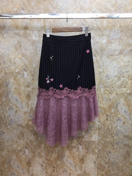 In early autumn of 2019, the new women's elastic knitting stitching hem, color matching and edge-trimmed half-length skirt 810
In early autumn of 2019, the new women's elastic knitting stitching hem, color matching and edge-trimmed half-length skirt 810