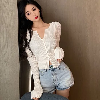 Knitted Cardigan Women Summer Solid V-Neck Long Sleeve Sun-protective Button Up Thin Knitted Cardigan Slim Tops.
Knitted Cardigan Women Summer Solid V-Neck Long Sleeve Sun-protective Button Up Thin Knitted Cardigan Slim Tops.