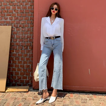 Korean version of the new fashion loose old-fashioned micro-burr light green student nine-point jeans
Korean version of the new fashion loose old-fashioned micro-burr light green student nine-point jeans