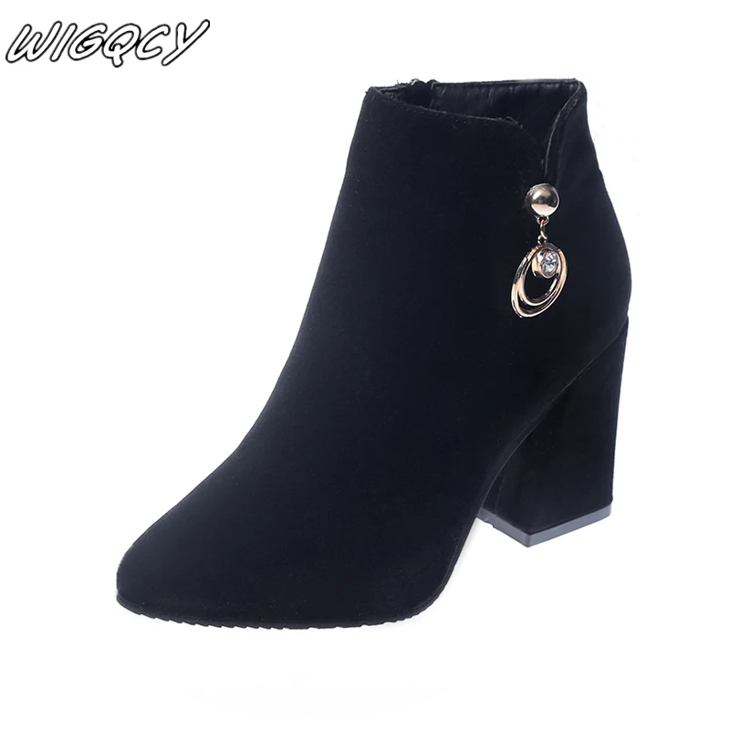Winter women's cotton boots warm non-slip Side zipper thick heel boots solid color shallow mouth pointed sexy prom wedding shoes
Winter women's cotton boots warm non-slip Side zipper thick heel boots solid color shallow mouth pointed sexy prom wedding shoes