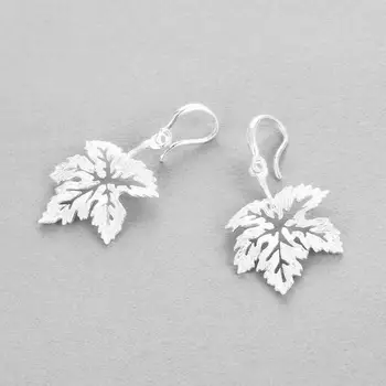Brand 100% 925 Sterling Silver Hollow Maple Tree Leaves Big Earrings For Women Fashion Lady Creative Jewelry 925-706
Brand 100% 925 Sterling Silver Hollow Maple Tree Leaves Big Earrings For Women Fashion Lady Creative Jewelry 925-706