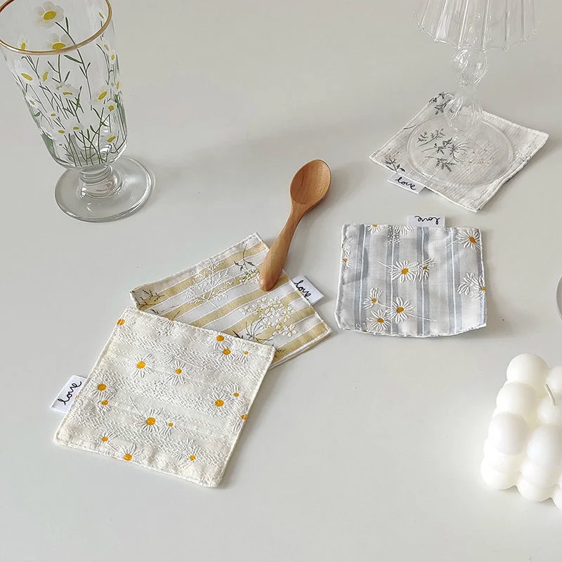 Французский стиль маленький цветочный подставка Маргаритка свежий пасторальный двойной тканевый Декор для дома фото реквизит элегантный красивый 
Французский стиль маленький цветочный подставка Маргаритка свежий пасторальный двойной тканевый Декор для дома фото реквизит элегантный красивый