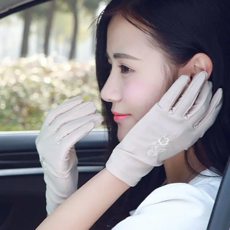Two pairs of spring and summer gloves female sunscreen thin short stretch tight show white gloves black etiquette jewelry store
Two pairs of spring and summer gloves female sunscreen thin short stretch tight show white gloves black etiquette jewelry store