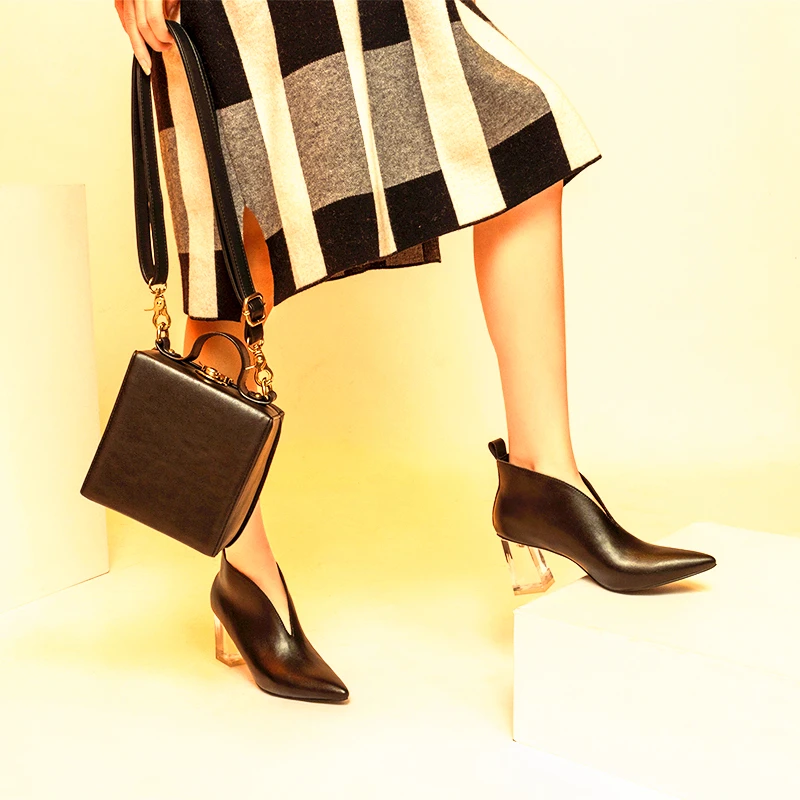 Transparent Heel Pointed Boots 2019 Winter Clear Heels Ankle Boots for Women Fashion V Leather Fur Booties Woman Winter Shoes
Transparent Heel Pointed Boots 2019 Winter Clear Heels Ankle Boots for Women Fashion V Leather Fur Booties Woman Winter Shoes