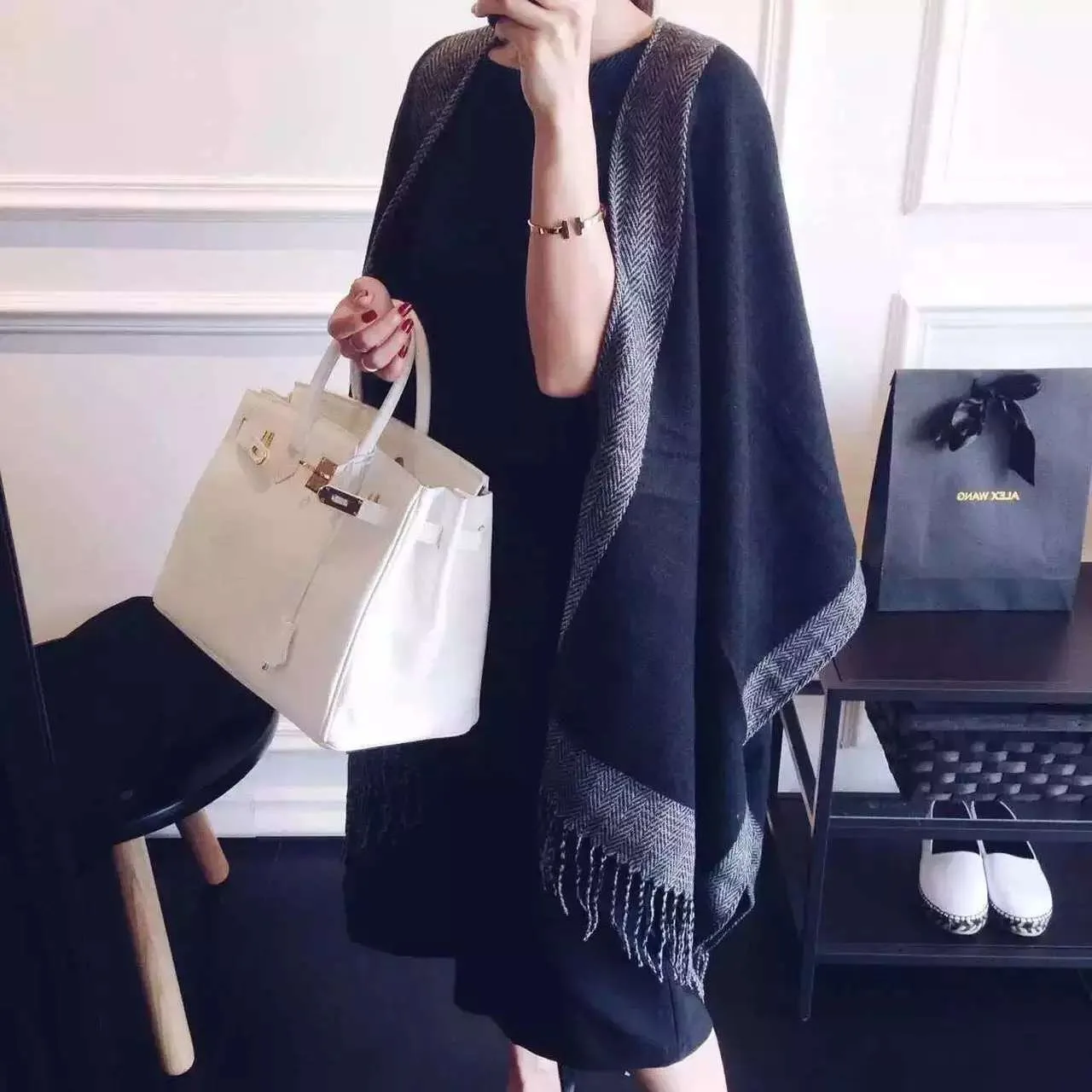 Europe and the United States autumn and winter herringbone black retro split shawl solid color scarf plain cape shawl
Europe and the United States autumn and winter herringbone black retro split shawl solid color scarf plain cape shawl