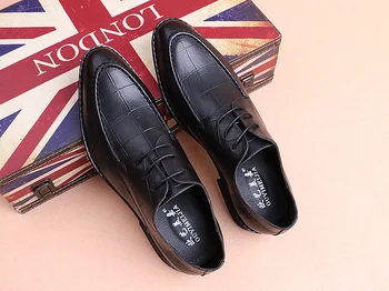 Man Genuine Leather Personality Fashion Shoes Men Business Oxford Wedding Shoes patent leather sequins hip hop classic shoes 
Man Genuine Leather Personality Fashion Shoes Men Business Oxford Wedding Shoes patent leather sequins hip hop classic shoes