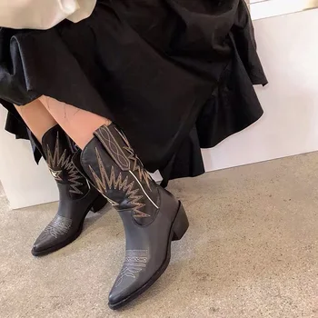 female embroidery Martin boots thick with restoring ancient ways short boots fall 2020 pointed knights of leather boots
female embroidery Martin boots thick with restoring ancient ways short boots fall 2020 pointed knights of leather boots