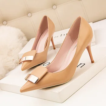 2020 new European and American shoes women high heels Leather fashion pointed toe metal belt buckle sexy Pumps women's shoes 
2020 new European and American shoes women high heels Leather fashion pointed toe metal belt buckle sexy Pumps women's shoes