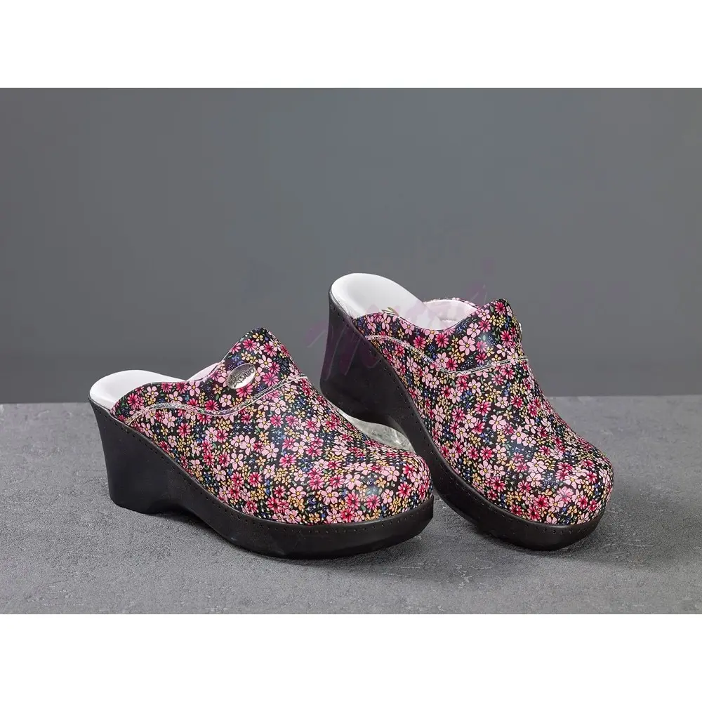 2022 New Orthopedic Sabo Women Slippers Sandals Shoes Nurse Doctor Hospital Medical Casual Quality Soft Comfort Anti-Slip Clogs
2022 New Orthopedic Sabo Women Slippers Sandals Shoes Nurse Doctor Hospital Medical Casual Quality Soft Comfort Anti-Slip Clogs