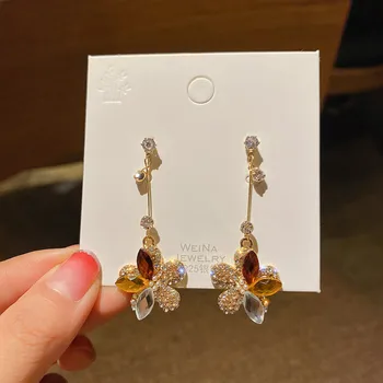 2020 New Arrival Vintage Crystal Simple Splicing Flower Long Dangle Earrings For Women Metal Jewelry Oorbellen Gift
2020 New Arrival Vintage Crystal Simple Splicing Flower Long Dangle Earrings For Women Metal Jewelry Oorbellen Gift