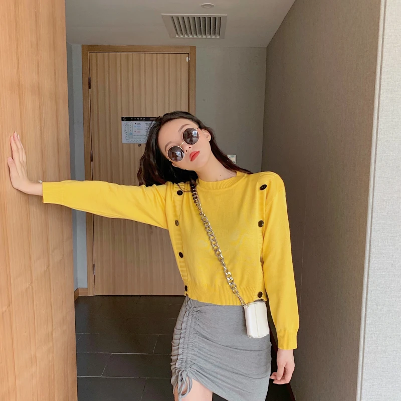 Women Casual Loose Round Collar Button Sweater Simple Autumn Warm Long Sleeve Cute Solid Color Sweater
Women Casual Loose Round Collar Button Sweater Simple Autumn Warm Long Sleeve Cute Solid Color Sweater