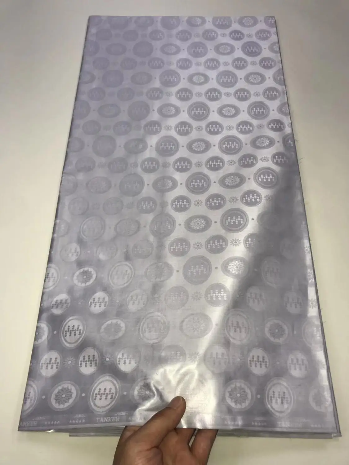 bazin riche getzner jacquard fabric basin guinea brocade fabric 5 yards cheap african fabric china tissu for clothes latest 2019
bazin riche getzner jacquard fabric basin guinea brocade fabric 5 yards cheap african fabric china tissu for clothes latest 2019