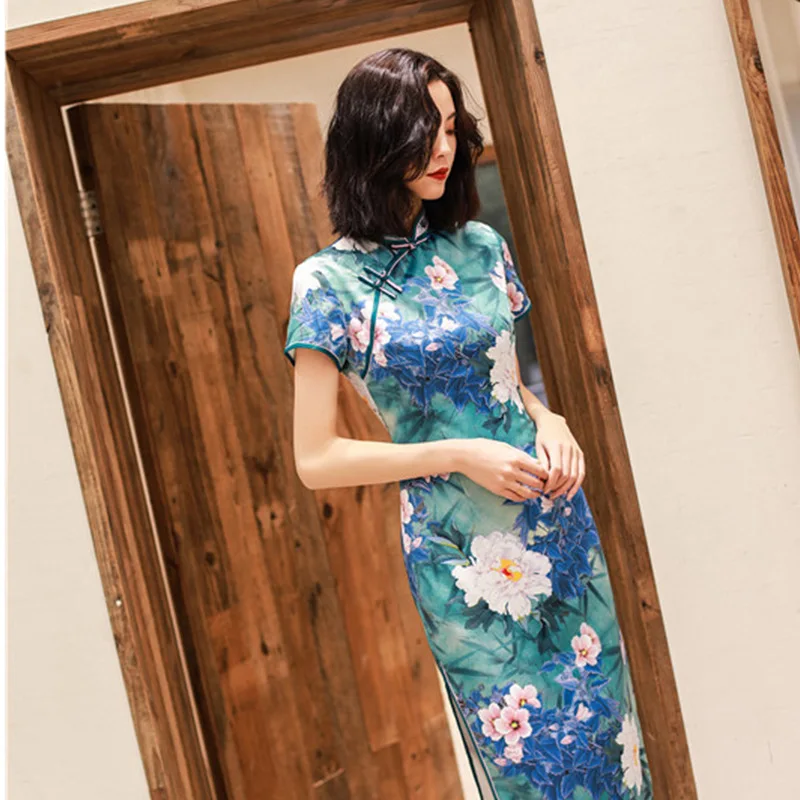 2019 Spring And Summer New Elegent Women Simulation Silk Printing Stand Collar Long Dresses Large Size Retro Cheongsam Dress
2019 Spring And Summer New Elegent Women Simulation Silk Printing Stand Collar Long Dresses Large Size Retro Cheongsam Dress