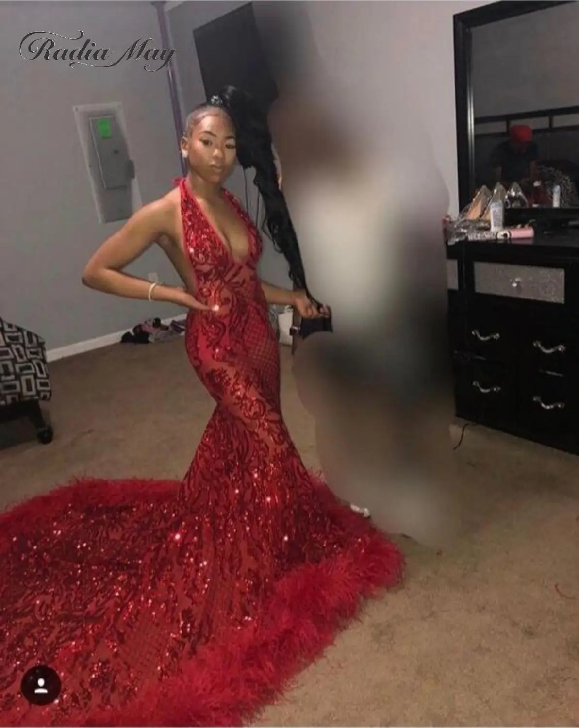 2019 Halter Backless Sparkly Red Mermaid African Prom Dresses with Feathers Train Off Shoulder Long Graduation Dress Gala Gowns
2019 Halter Backless Sparkly Red Mermaid African Prom Dresses with Feathers Train Off Shoulder Long Graduation Dress Gala Gowns