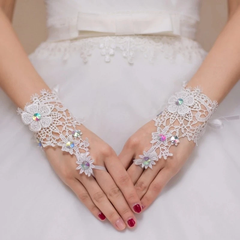 Woman Short Lace Wedding Gloves Fingerless Wrist Length Bridal Party Gifts Wedding Accessories
Woman Short Lace Wedding Gloves Fingerless Wrist Length Bridal Party Gifts Wedding Accessories