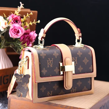 2020 New Women Fashion Retro Leather Handbags Wide Shoulder Strap Messenger Small Square Bag Women Purse and Handbags Sac A Main
2020 New Women Fashion Retro Leather Handbags Wide Shoulder Strap Messenger Small Square Bag Women Purse and Handbags Sac A Main