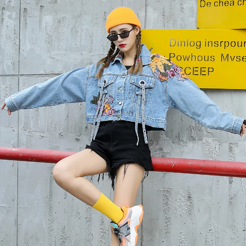 Spring and autumn new Korean version of bf loose heavy industry flower embroidery denim jacket female short jacket top tide
Spring and autumn new Korean version of bf loose heavy industry flower embroidery denim jacket female short jacket top tide