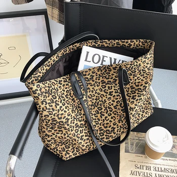 Western Style Large Capacity Women's Bag 2020 New Style Fashion Simple Handbag All-match Shoulder Armpit Tote Bag
Western Style Large Capacity Women's Bag 2020 New Style Fashion Simple Handbag All-match Shoulder Armpit Tote Bag