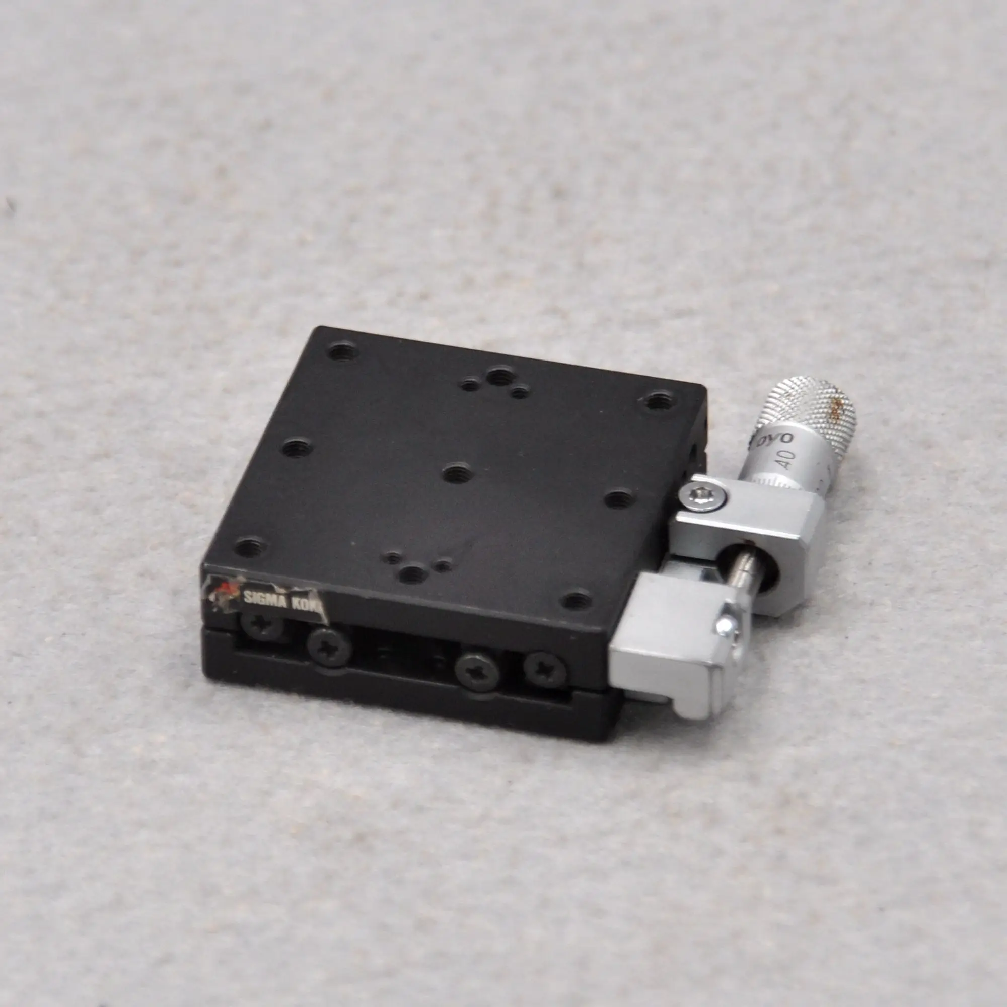 Y axis sigma manual precision fine adjustment displacement slide X axis optics 40 * 40mm stroke plus or minus 3mm platform iron
Y axis sigma manual precision fine adjustment displacement slide X axis optics 40 * 40mm stroke plus or minus 3mm platform iron