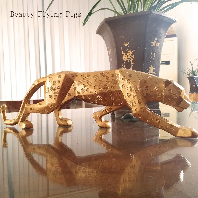 Direct sales of new high-end geometric art resin ornaments home living room gift domineering animal leopard decorative ornaments 
Direct sales of new high-end geometric art resin ornaments home living room gift domineering animal leopard decorative ornaments