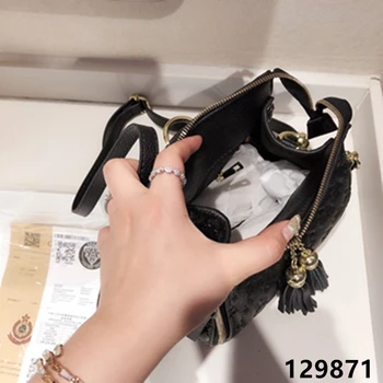 2020G Home Leather High Version Luxury Bag Ladies Large Capacity Bucket Bag Messenger Bag Backpack Luxury Packaging
2020G Home Leather High Version Luxury Bag Ladies Large Capacity Bucket Bag Messenger Bag Backpack Luxury Packaging