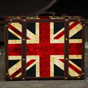 Retro Creative Flag Wooden Portable Luggage Storage Travel Box Craft Coffee Shop Ornament Suitcase Props Home Decoration
Retro Creative Flag Wooden Portable Luggage Storage Travel Box Craft Coffee Shop Ornament Suitcase Props Home Decoration