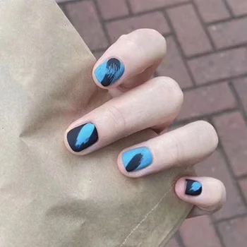 24pcs Abstract Style Impression Blue Black Hit Color with Graffiti Pattern Wearable Fake Nails Suitable Girls Decoration DL
24pcs Abstract Style Impression Blue Black Hit Color with Graffiti Pattern Wearable Fake Nails Suitable Girls Decoration DL