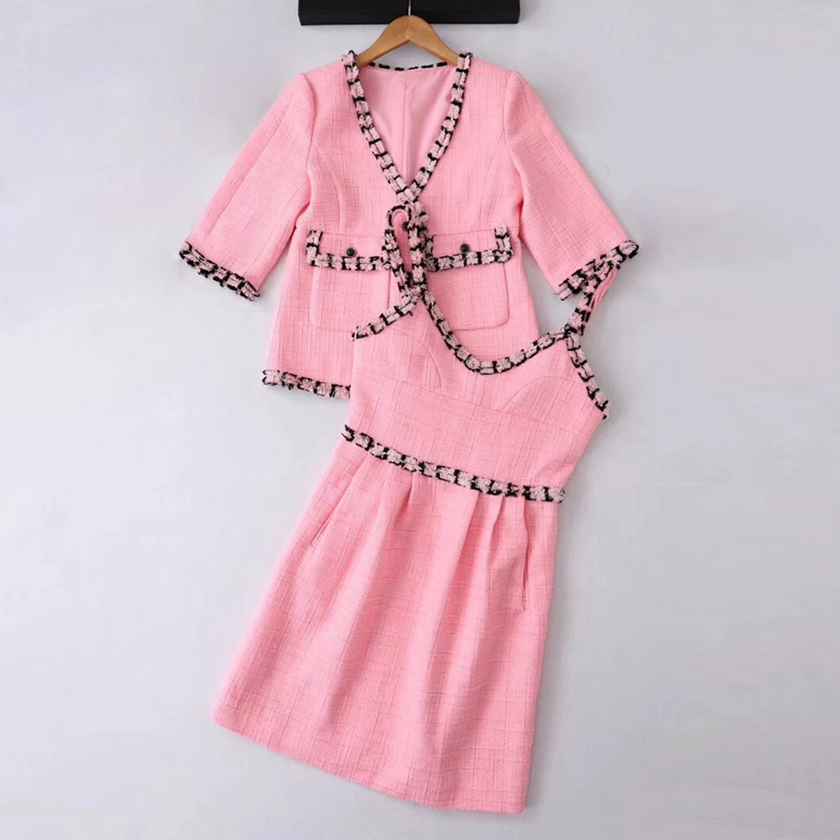 Red RoosaRosee Designer Women Autumn Winter Half Sleeve Short Jacket Coat + Sexy V Neck Strap Dress Set Fashion High Street Suit
Red RoosaRosee Designer Women Autumn Winter Half Sleeve Short Jacket Coat + Sexy V Neck Strap Dress Set Fashion High Street Suit