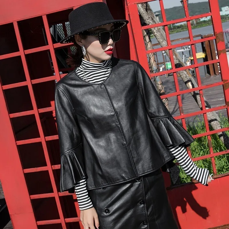 Fashion Genuine Leather Sheepskin Womens Short Jackets Three Quarter Flare Sleeve Single Breasted O-Neck Loose Coats Plus Size
Fashion Genuine Leather Sheepskin Womens Short Jackets Three Quarter Flare Sleeve Single Breasted O-Neck Loose Coats Plus Size