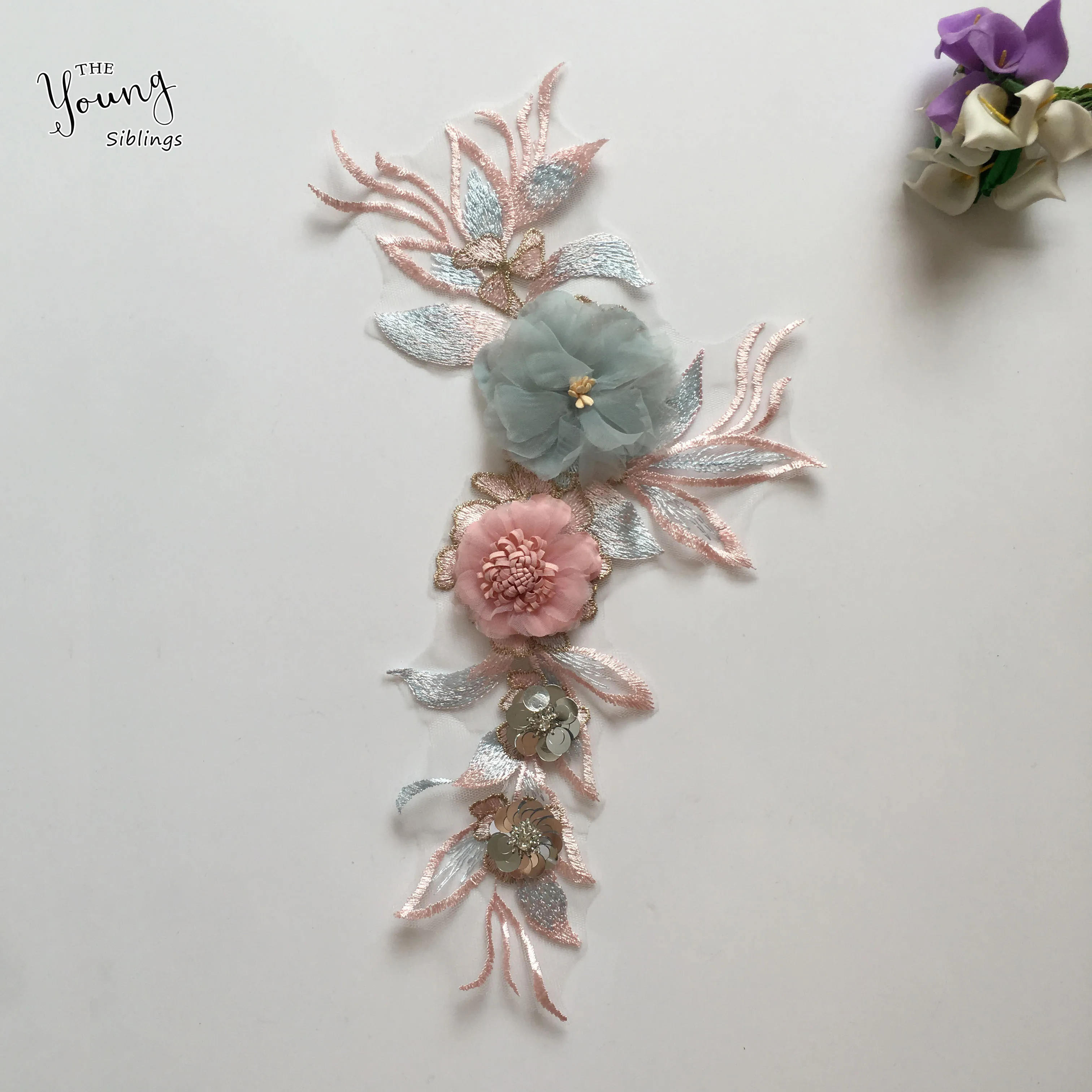 New arrive Embroidery 3D Flower lace Neckline Applique Sequins Lace Collar Sewing Fabric DIY Material Dress Accessories YL1560
New arrive Embroidery 3D Flower lace Neckline Applique Sequins Lace Collar Sewing Fabric DIY Material Dress Accessories YL1560