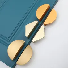 Semicircular triangle shape furniture handle copper color drawer handle vintage dressing table handle cabinet drawer gold handle
Semicircular triangle shape furniture handle copper color drawer handle vintage dressing table handle cabinet drawer gold handle