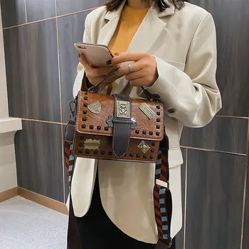 2021 New Retro Flip Lady One Shoulder Messenger Bag Fashion Locomotive Willow Nail Nail Portable Small Party Bag for Women
2021 New Retro Flip Lady One Shoulder Messenger Bag Fashion Locomotive Willow Nail Nail Portable Small Party Bag for Women