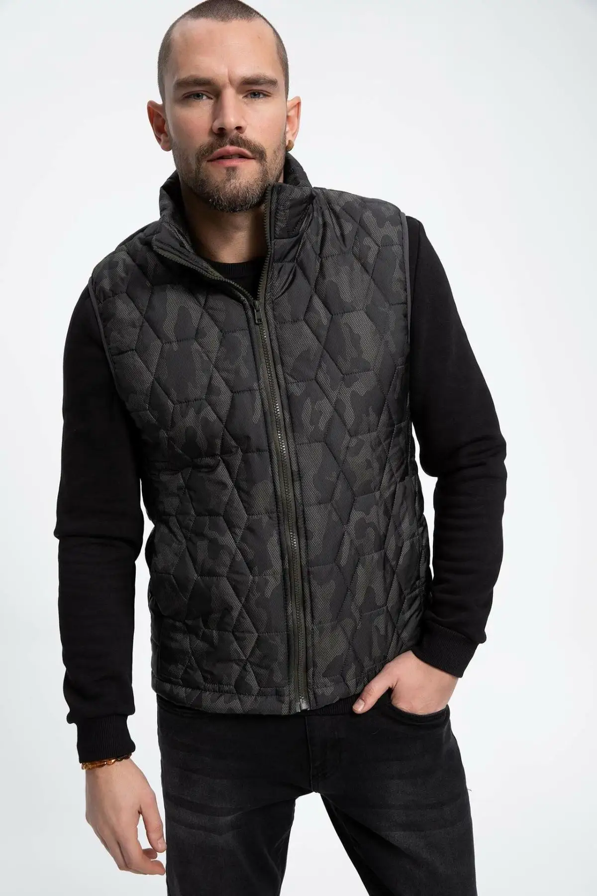 DeFacto Fashion Man Warm Vest Male Casual Stand Collar Coats High Quality Thicken Coats Simple Winter New - K2203AZ19SP
DeFacto Fashion Man Warm Vest Male Casual Stand Collar Coats High Quality Thicken Coats Simple Winter New - K2203AZ19SP