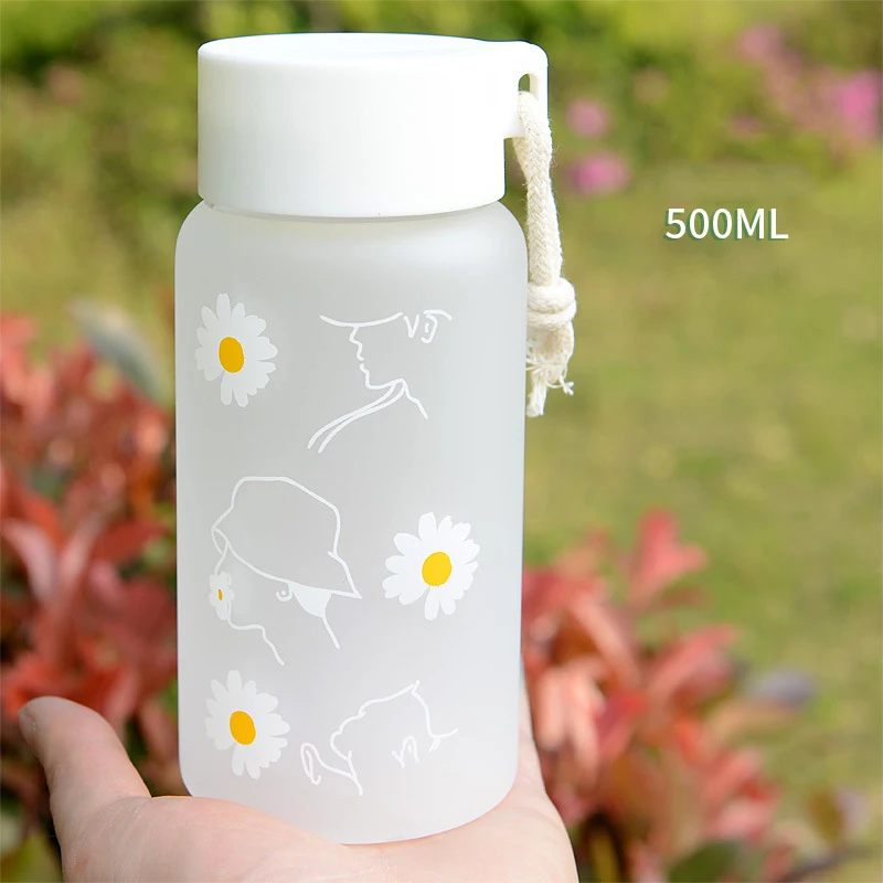 

Plastic Water Bottle 500ml Little Daisy Matte Portable Water Cup Juicing Bottles Tea Cup Female Student Creative Handy Cup