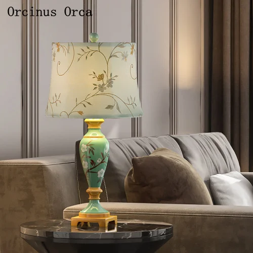 

Средиземноморская Ретро окрашенная настольная лампа из полимерного материала для гостиной, спальни, прикроватная лампа, европейская креативная деревенская настольная лампа