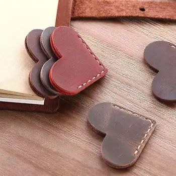 1pcs Retro Minimalistic Heart-shaped Crazy Horse Leather Bookmark Mini Corner Page Marker Leather Bookmark For Students Gift 
1pcs Retro Minimalistic Heart-shaped Crazy Horse Leather Bookmark Mini Corner Page Marker Leather Bookmark For Students Gift