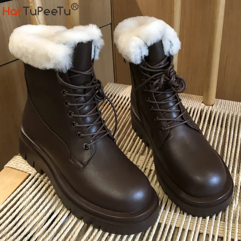 Women PU Leather Riding Ankle Boot Platform Heel Winter Warm Plush Equestrian Shoes with Cross Lace-Up Side Zip Snowy Day
Women PU Leather Riding Ankle Boot Platform Heel Winter Warm Plush Equestrian Shoes with Cross Lace-Up Side Zip Snowy Day