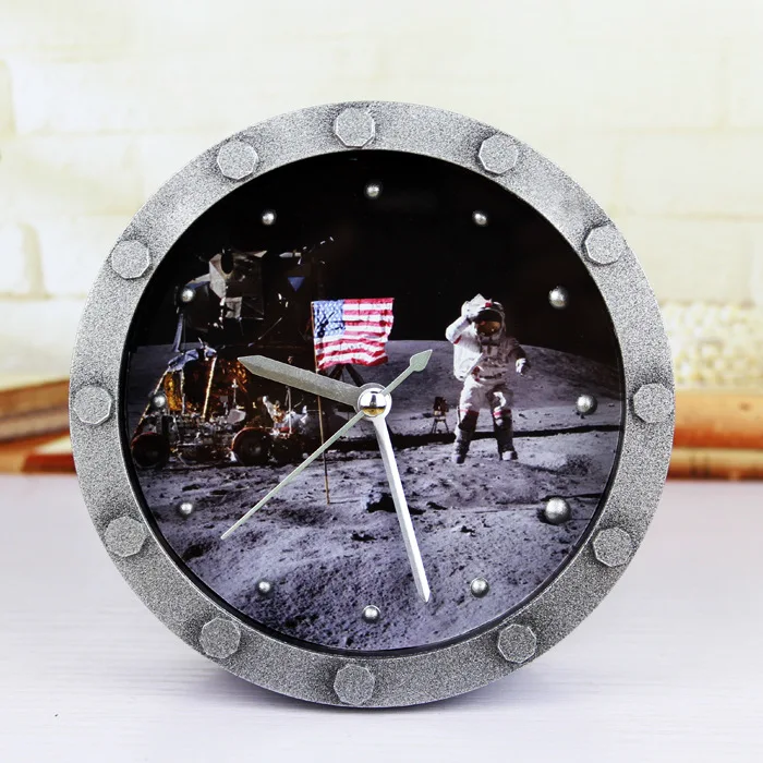 Metal Spacecraft Porthole Miniature Apollo Deng Creative Alarm Clock Bedside Desktop Seat Clock Quiet
Metal Spacecraft Porthole Miniature Apollo Deng Creative Alarm Clock Bedside Desktop Seat Clock Quiet